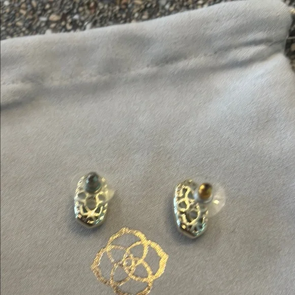 EUC Kendra Scott Ellie turquoise studs - Picture 2 of 3